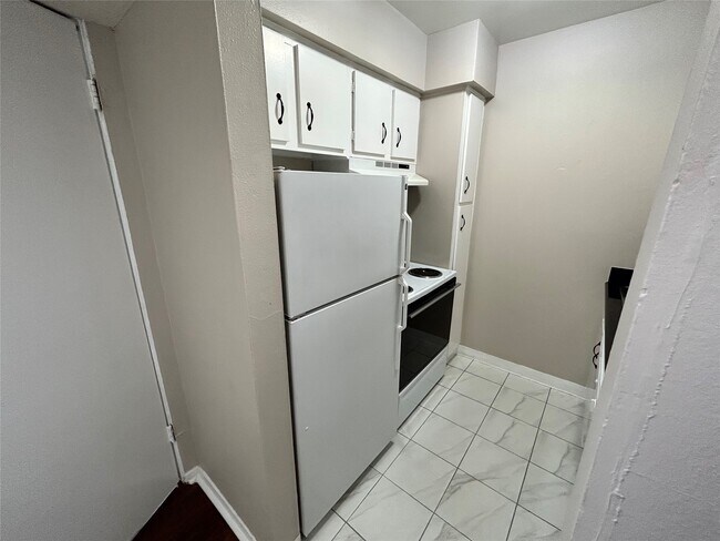 Building Photo - 1420 Hawthorne St