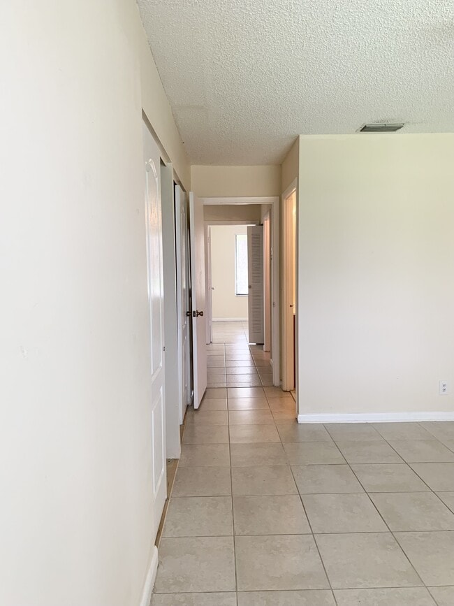 Building Photo - 6224 Country Fair Cir