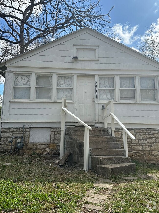 Building Photo - 8409 Park Ave