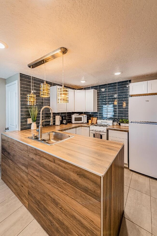 Building Photo - 268 Osuna Rd NW