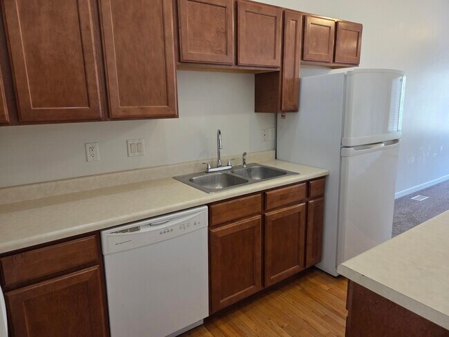 Building Photo - 212 Lyman Ln