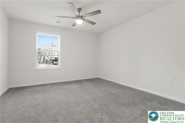 Building Photo - 1513 Maple St