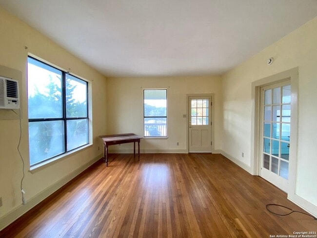 Building Photo - 489 Deer Creek W