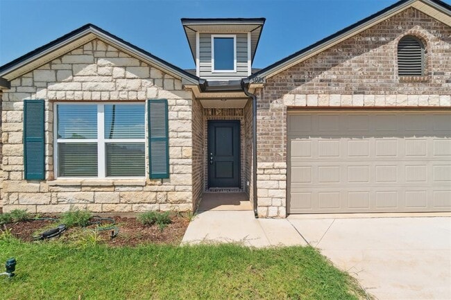Building Photo - 5925 Bradford Pear Ln