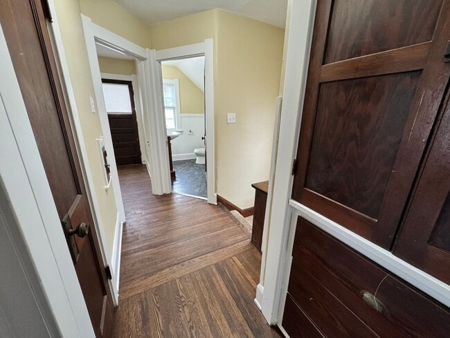 Building Photo - 3 Bedroom House