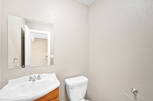 Building Photo - 4744 Edison Ln