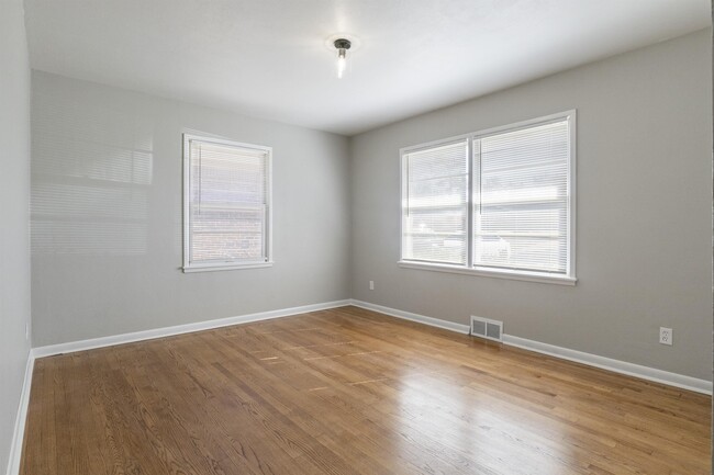 Building Photo - 1909 NE 52nd St