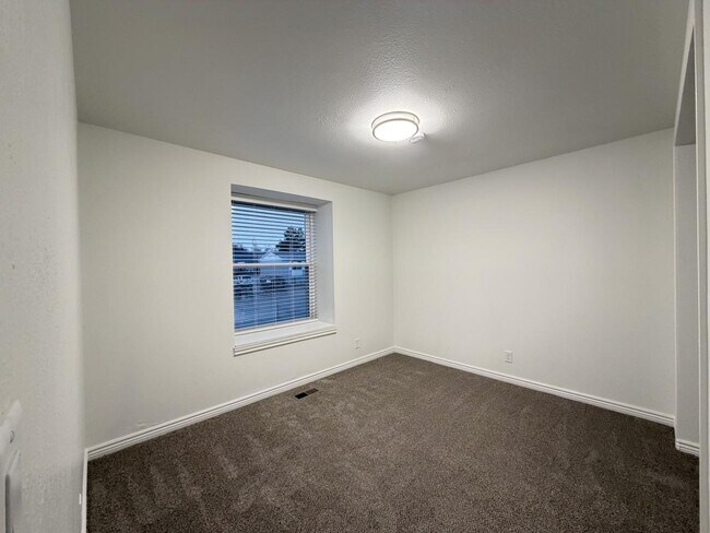 Building Photo - 1101 S 680 W