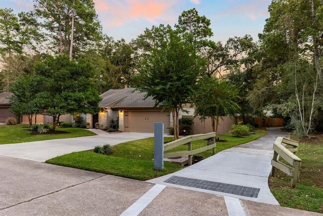Building Photo - 21 Riverbank Dr