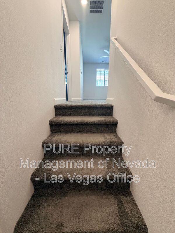 Building Photo - 815 Watford Pl