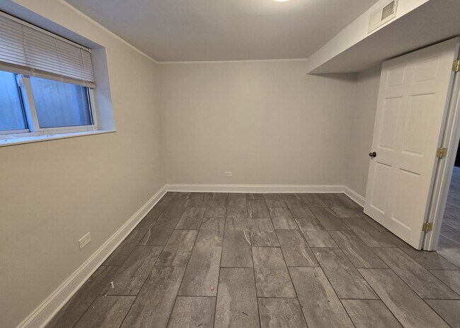 Building Photo - 4341 N Francisco Ave
