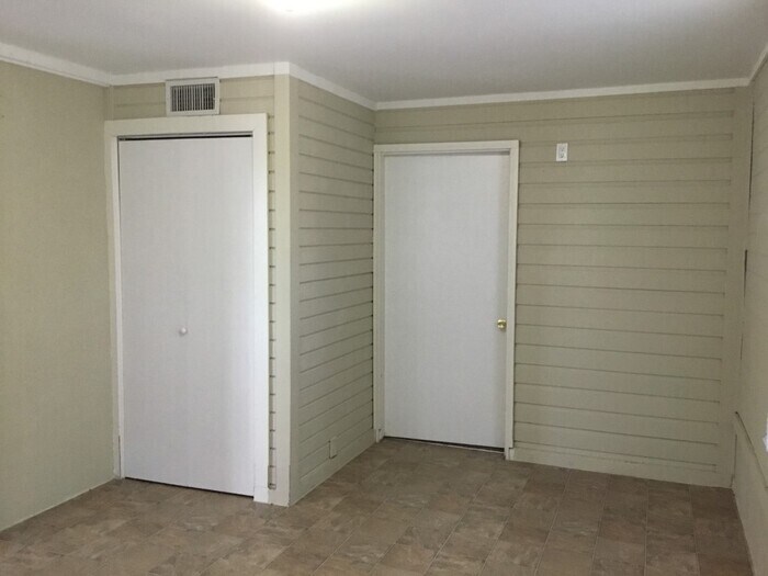 Building Photo - 1826 Sunrise Dr
