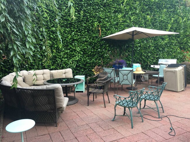 Patio - 1904 12th Ave SW