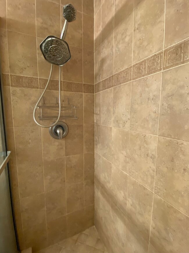 Building Photo - 1781 SE Linpark Ct