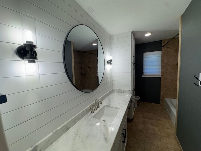 Building Photo - Gorgeous 3/3/2 Home on Spacious Corner Lot...