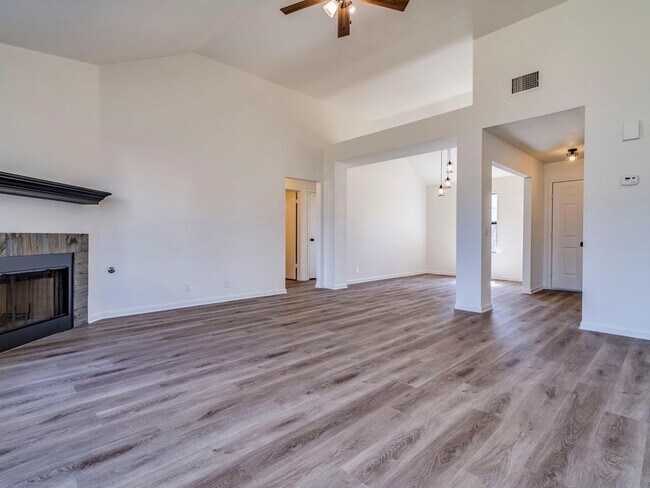 Building Photo - 223 Evergreen Cir