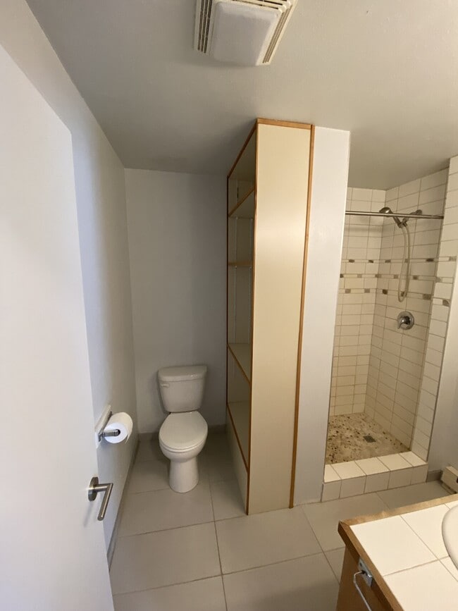 Building Photo - 505-513 Asbury Court
