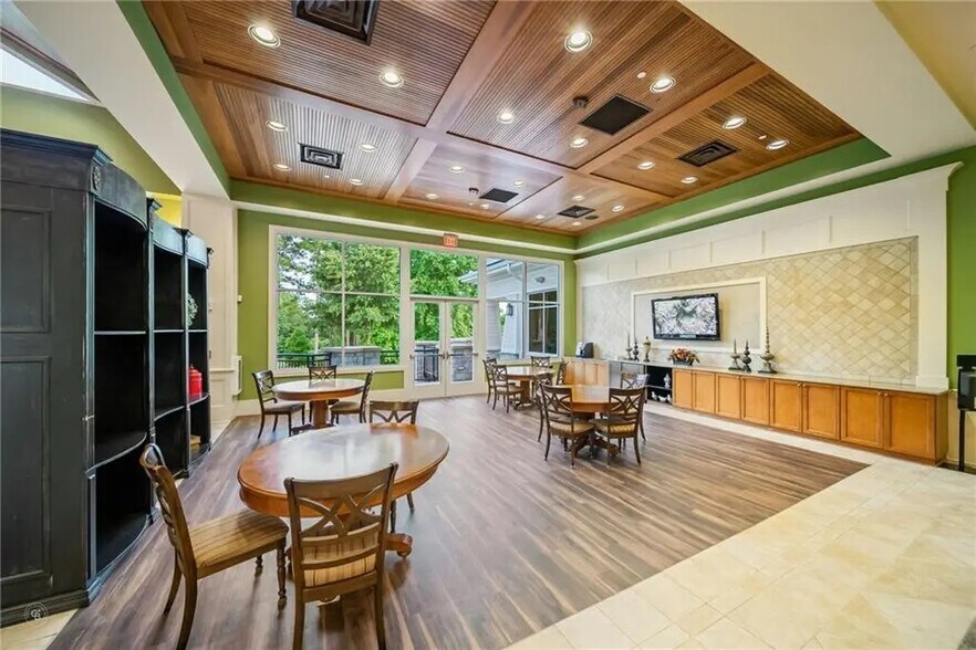 Lobby - 610 Larch Looper Dr