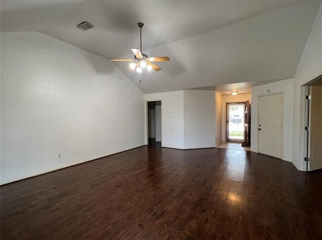 Building Photo - 825 Manor Dr