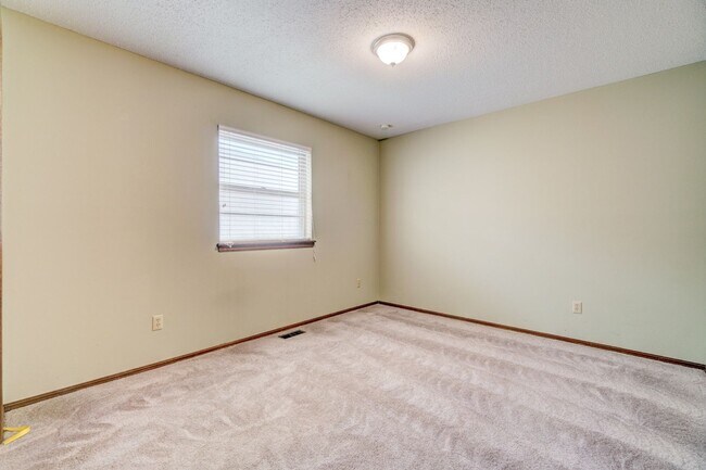 Building Photo - 3 Bed 2 Bath in Midwest City!