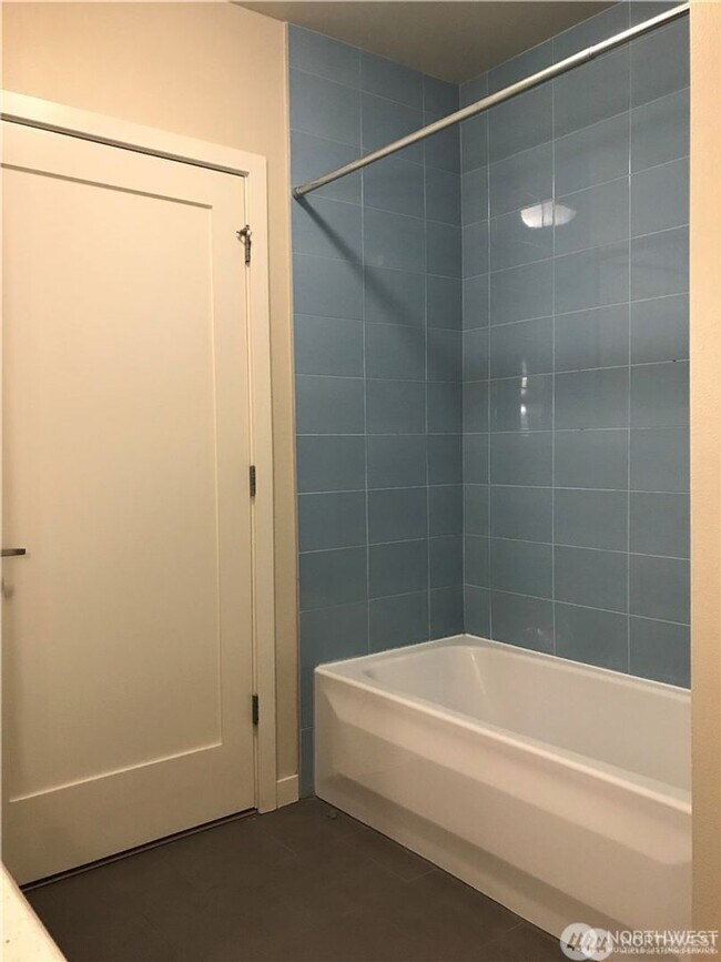 Building Photo - 0Bd/1Ba Seattle Condo