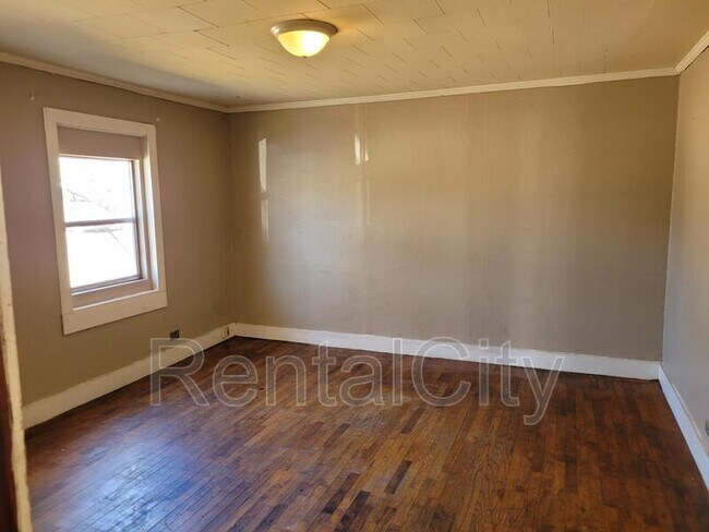 Building Photo - 142 Longfellow Ave