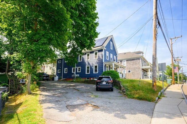 Building Photo - 50 Samoset St