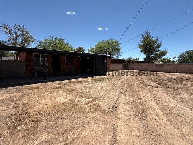 Building Photo - Three Bedroom/Two Bath Home