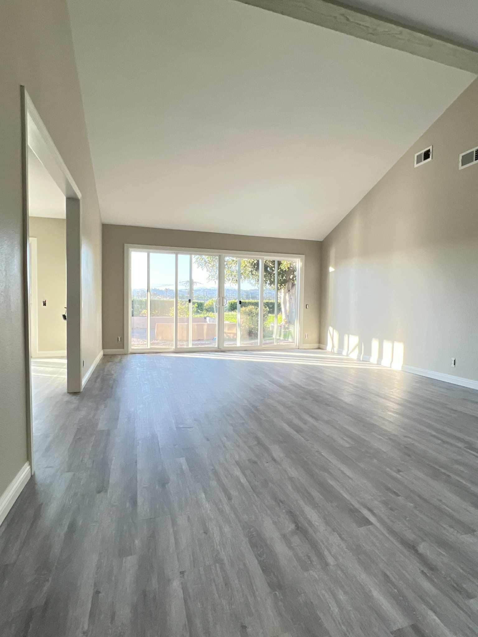 Building Photo - 111 Avenida Santa Anita