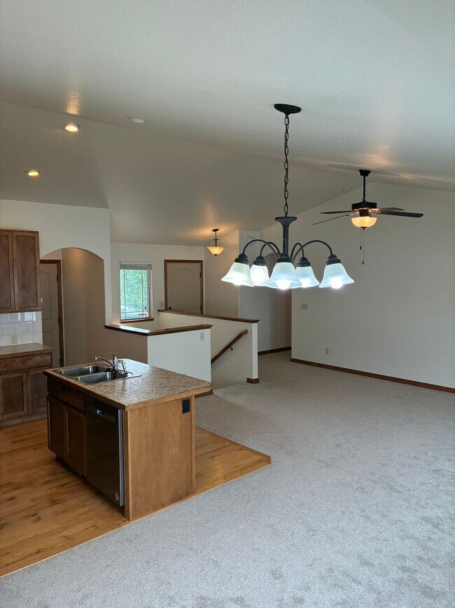 Building Photo - Beautiful 3 bedroom, 2 Bath Ranch with Attached 2 Car Garage and Fenced In Yard-The Meadows in We...