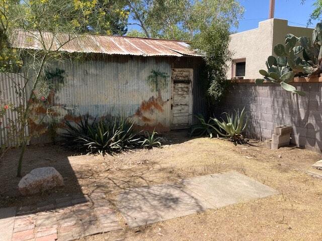 Building Photo - 917 N Hoff Ave