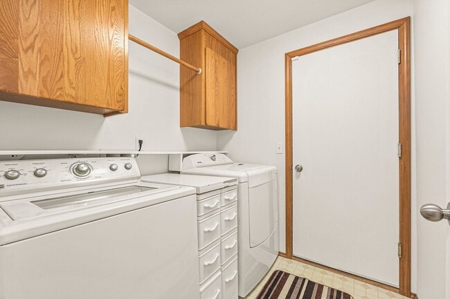 Building Photo - Beautiful 3-Bedroom, 2-Bath Home on a Corner Lot in Spanaway