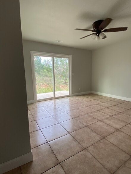 small patio off downstairs bedroom - 158 Koloiki Ln