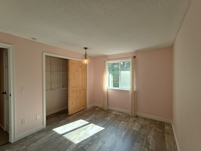 Building Photo - Elegant Home with Captivating Sound Views