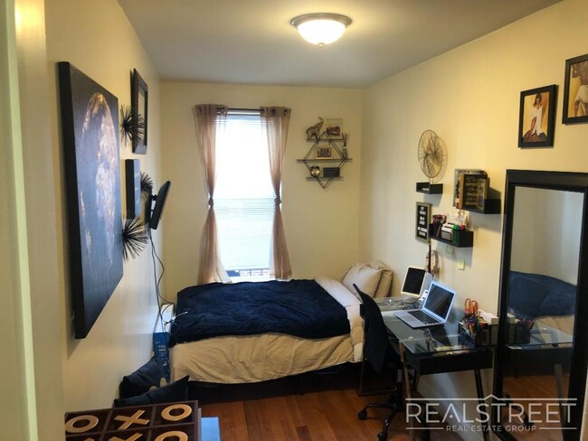 Building Photo - 1 Bed With OD Sapce in Crown Heights!