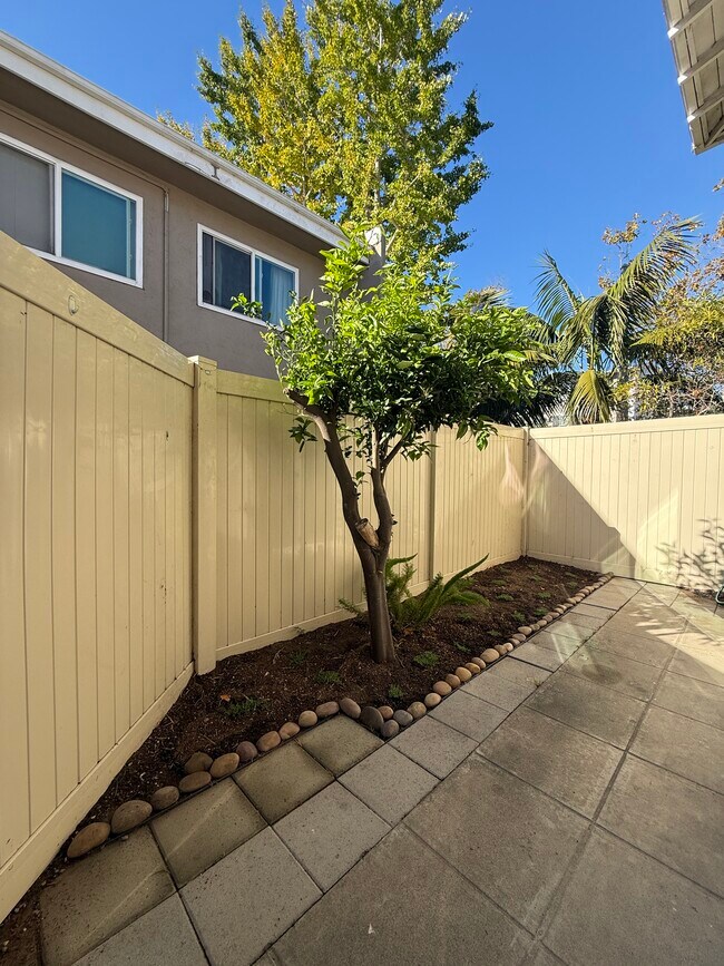 Building Photo - 1214 Rutland Rd