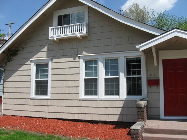 Building Photo - Available now!  517 S. 35th St.  4 Bedroom, 2 Bath Great Midtown location, 1 car garage.