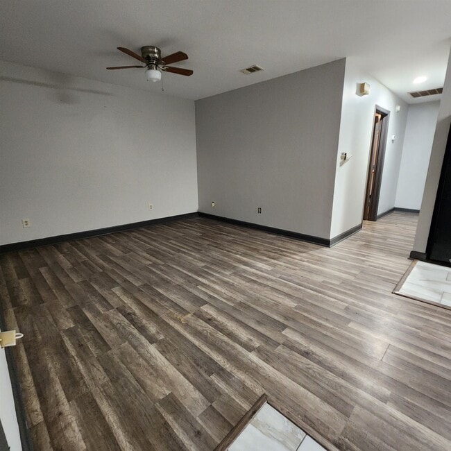 Building Photo - 1552 Kay Ave