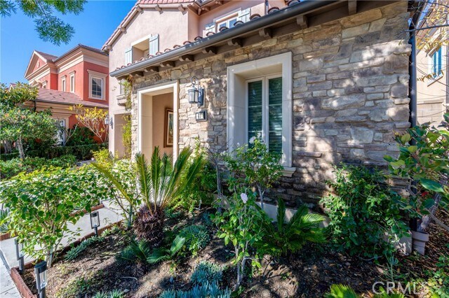 Building Photo - 67 Livia