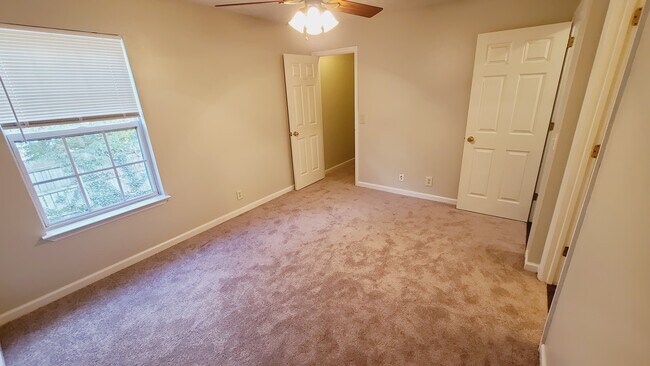 Building Photo - 2342 Benay Rd