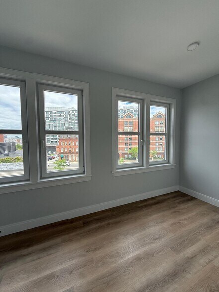 Building Photo - 35 Gore St