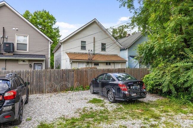 Building Photo - 1533 Draper St