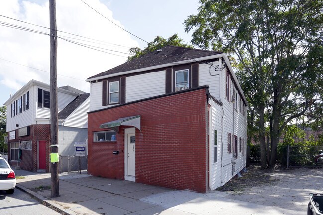 Building Photo - 636 Hartford Ave