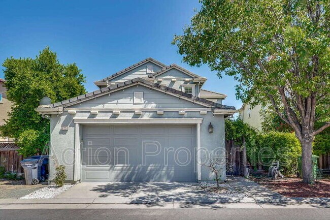 Building Photo - 675 W Esplanade Dr