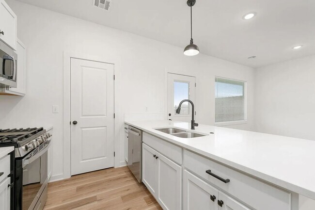 Building Photo - 2331 Spring Hill Ct-