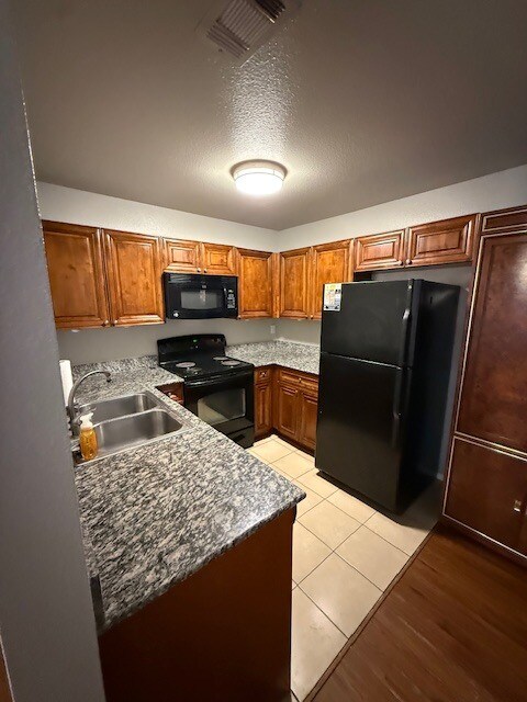 Building Photo - 702 Claremont Pky