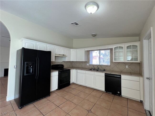 Building Photo - 6617 Baywood Ave