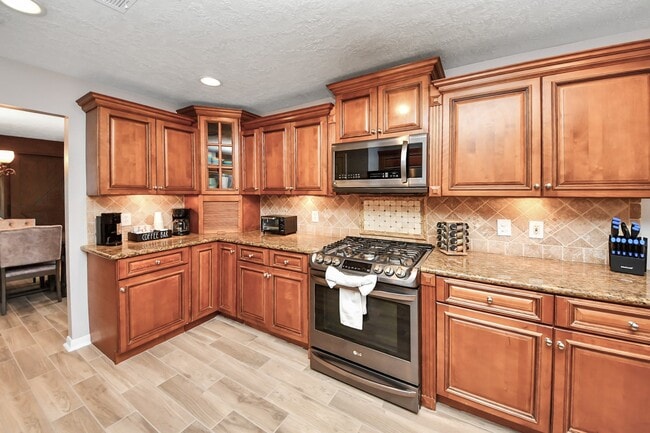 Building Photo - 12711 Laurel Bank Way