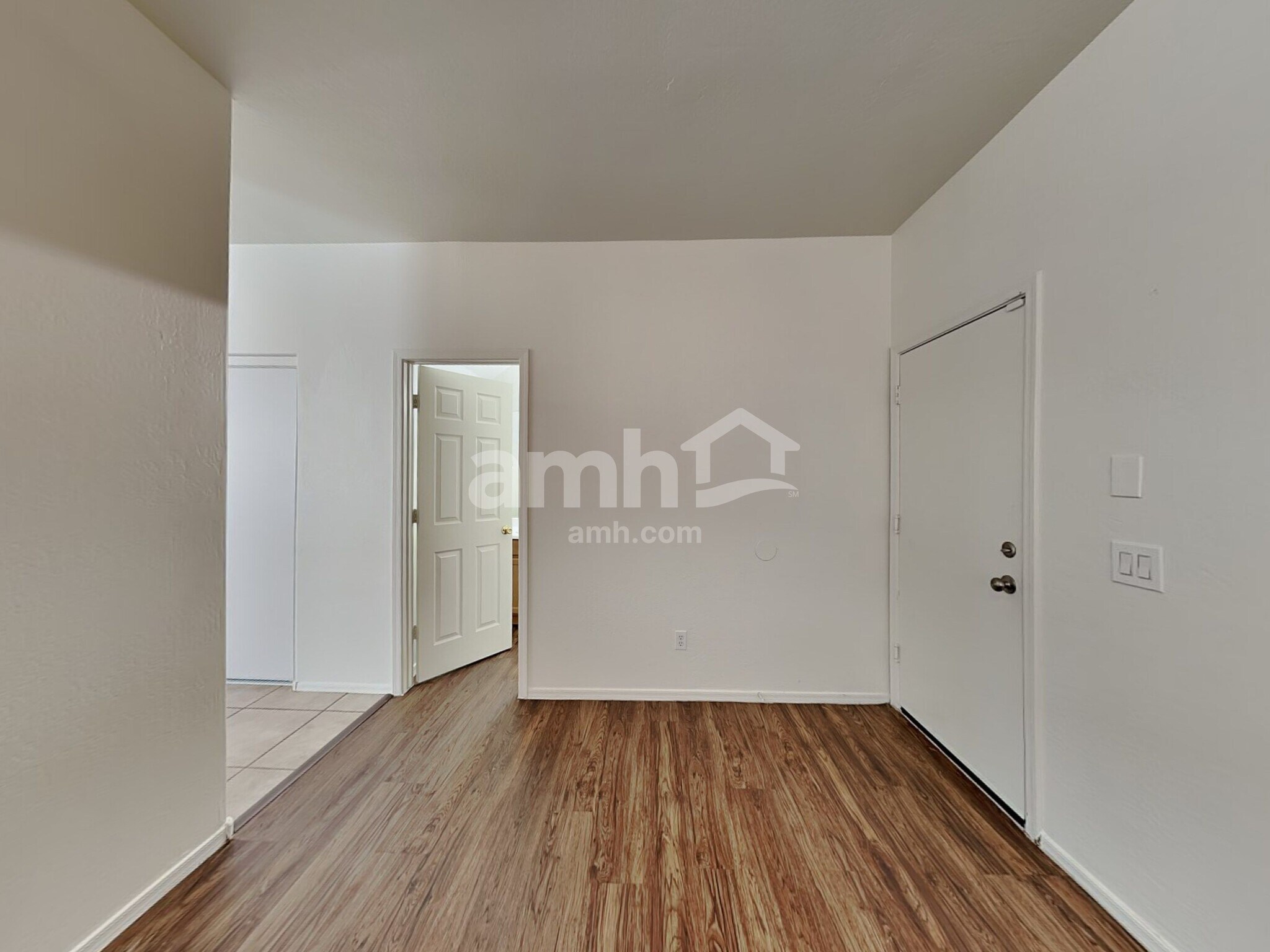 Building Photo - 5211 W Warner St