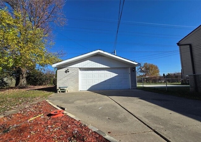 Building Photo - 33828 Stonewood Dr